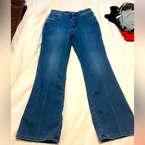 High Rise Bootcut Wrangler | 30 Waist x 34 Length